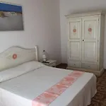Su Poeta Будони